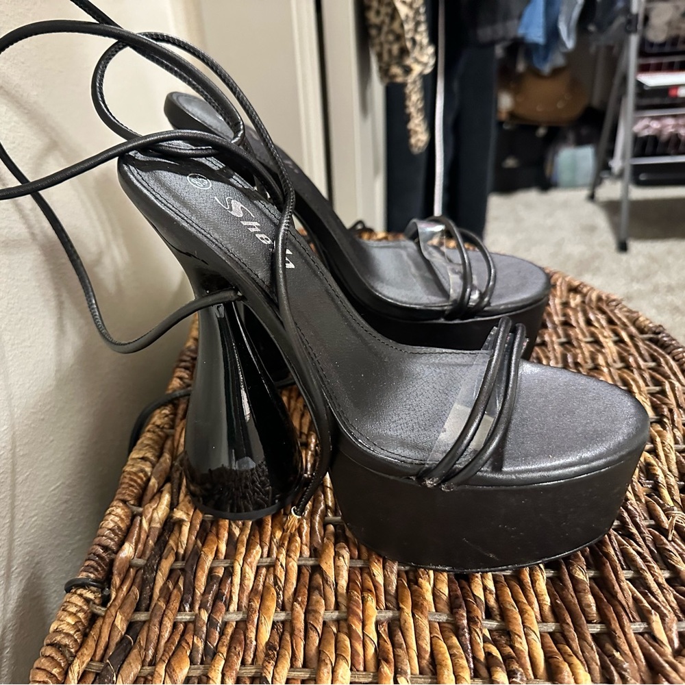Size 8.5 lace up heels